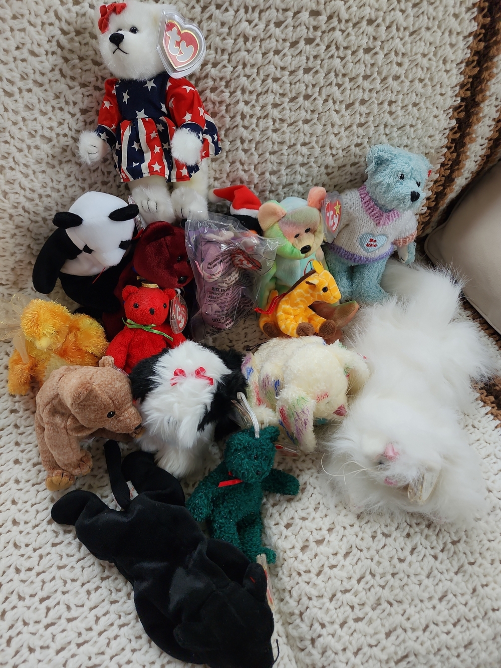 TY Beanie Babies Assorted Plush Toy Lot Of 16 - White, Red, Blue, Green, Black